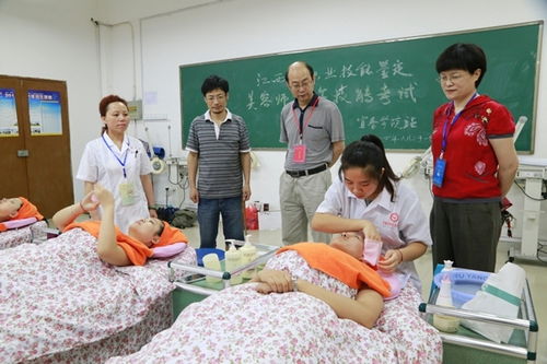 中國(guó)美容醫(yī)學(xué)院的發(fā)祥地 這里是用美麗書寫人生的美容醫(yī)學(xué)院